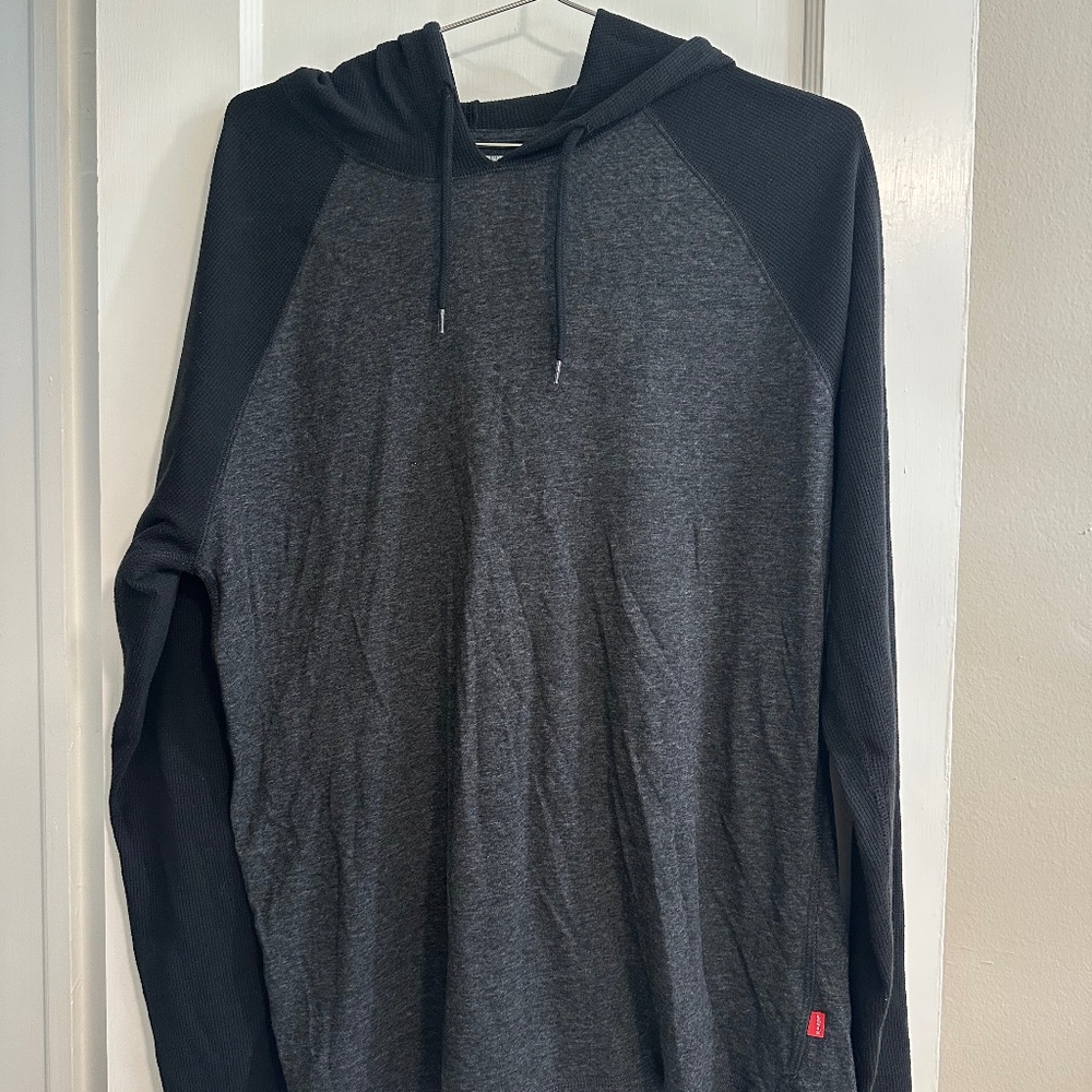 Levi's Men long sleeve t shirt with hoodie M